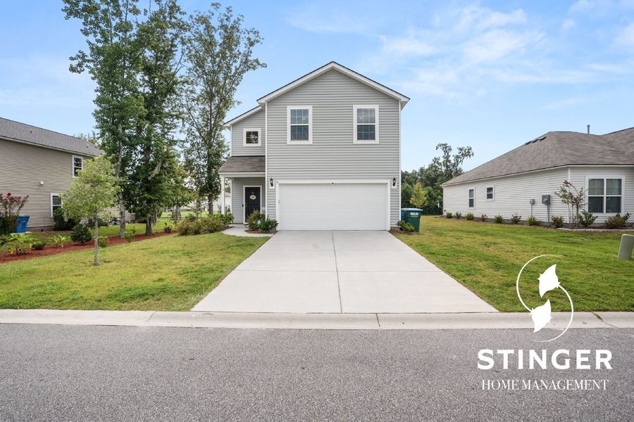 Primary Photo - 3 Bedroom / 2.5 Bath For Rent In Shadow Moss