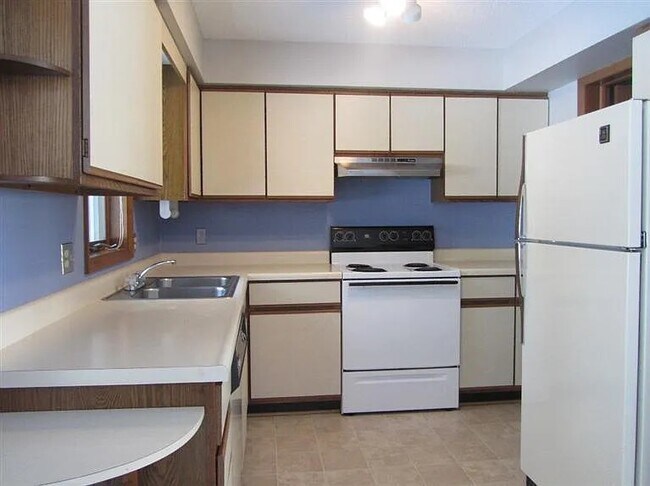 Foto del edificio - 2416 Textile Rd