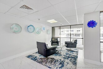 Building Photo - 3221 S Ocean Blvd