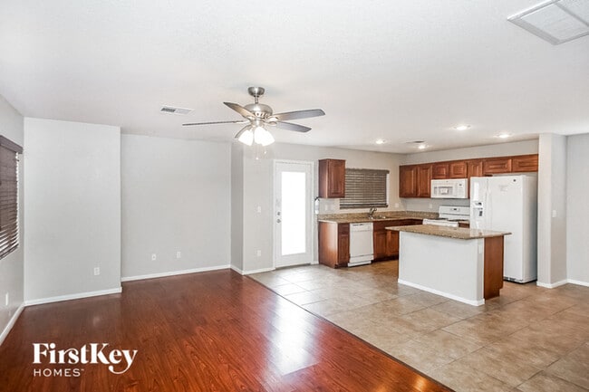 Foto del edificio - 6532 Brook Cottage Ln