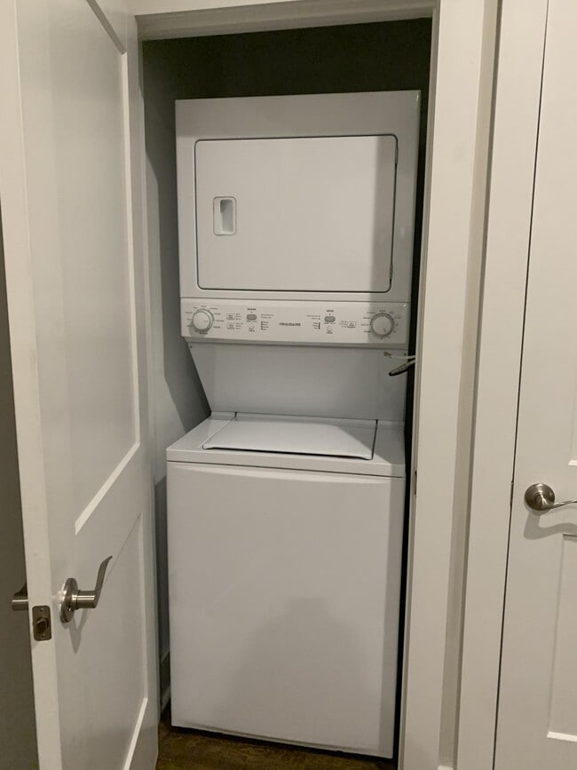 R laundry center - The Commons at City Center