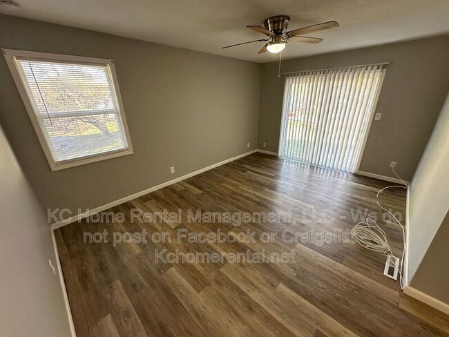 Building Photo - 10906 W 95th St