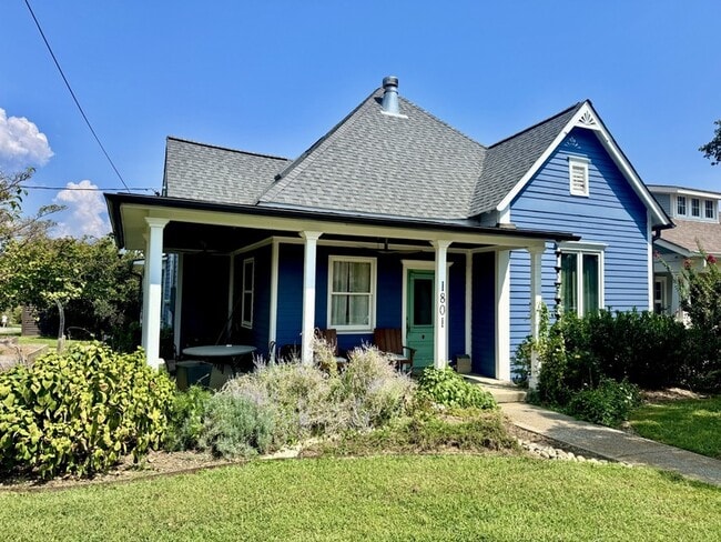 Photo - 1801 Russell Street House
