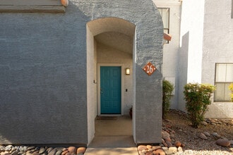 Building Photo - 280 S Elizabeth Way
