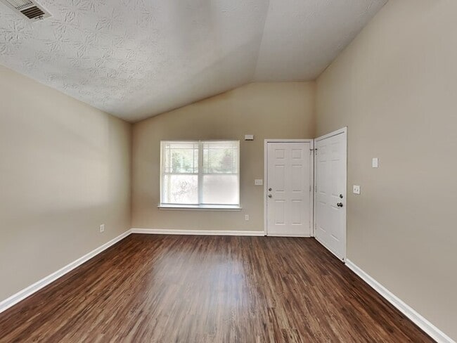 Building Photo - One Month Free! Nice 3 Bedroom Home locate...