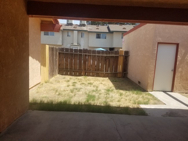 Building Photo - 4212 White Ln