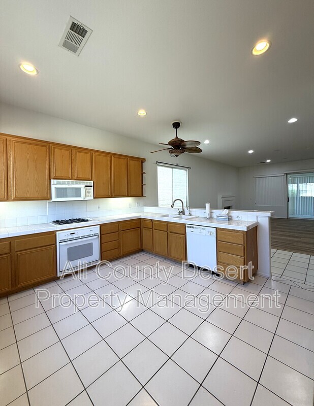 Building Photo - 74594 Moss Rose Dr
