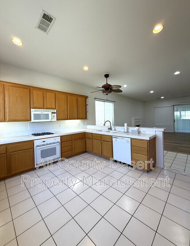 Foto del edificio - 74594 Moss Rose Dr