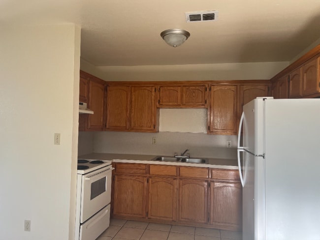 Foto del edificio - 1000 Wild Rose Ln