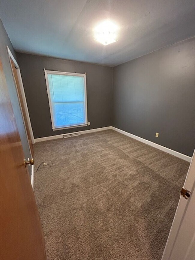 Foto del edificio - 3-bedroom, 1.5-bedroom brick home