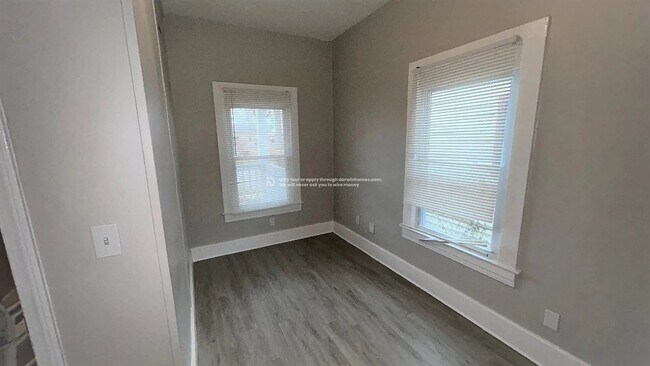 Foto del edificio - 624 Dresden Ave