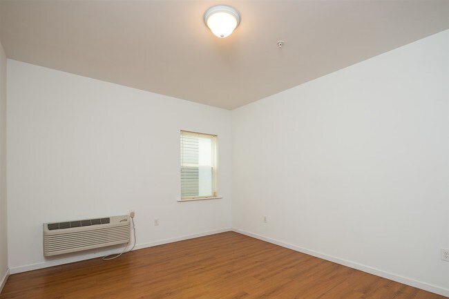 Building Photo - 600-602 54th St