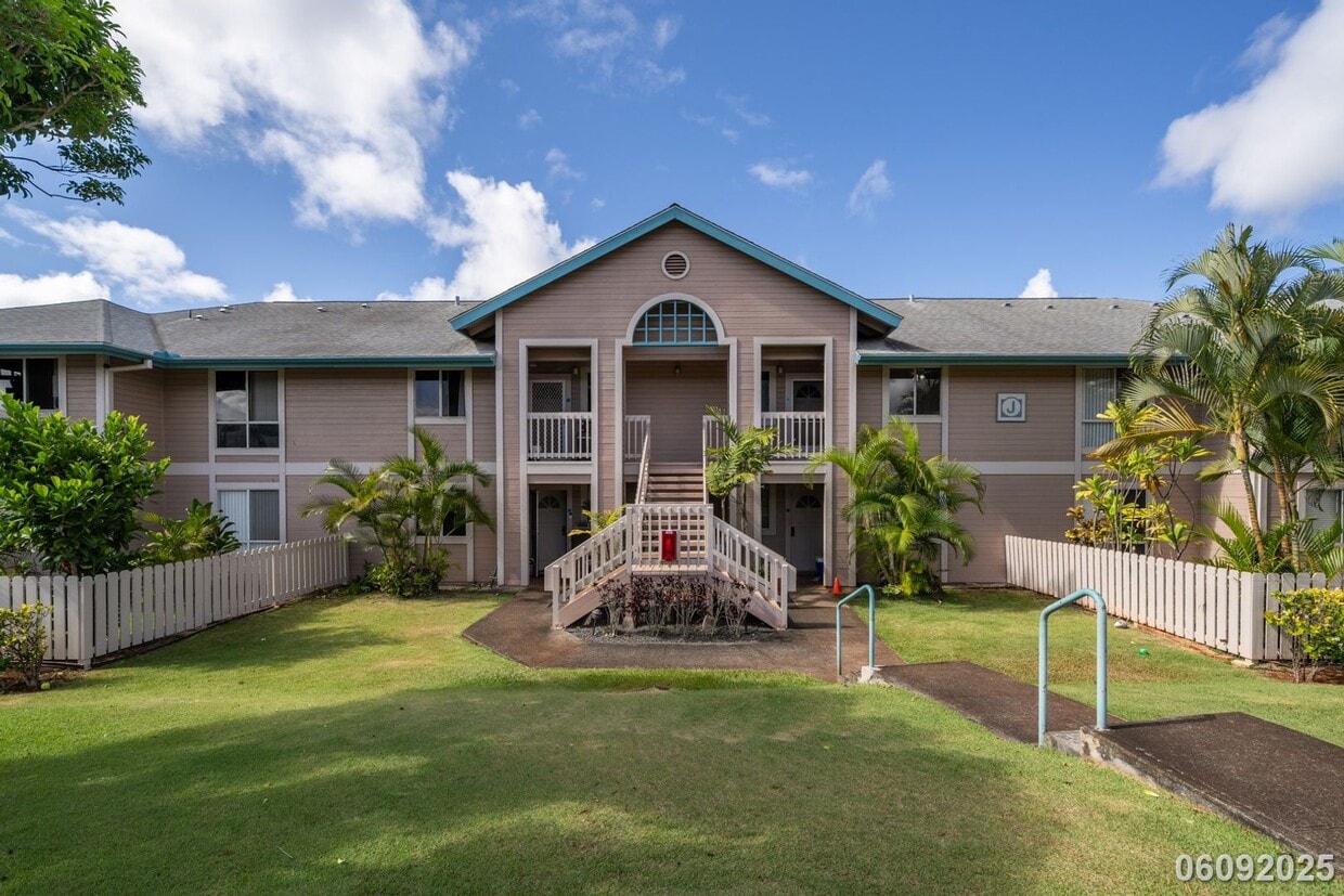 Primary Photo - $2,700 / 2br - 750ft2 - 2br/2ba/1pkg Townh...