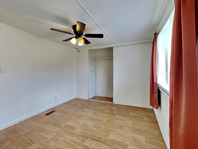 Foto del edificio - 804 Weeping Willow Ave