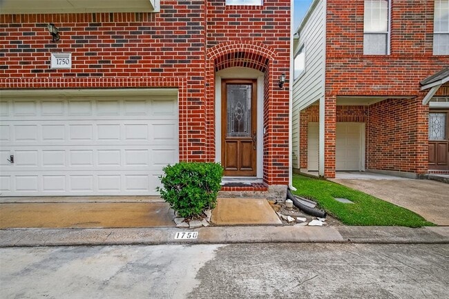 Building Photo - 1750 Aden Dr