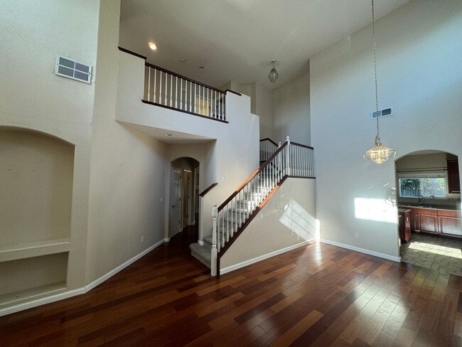 Foto del edificio - Updated 4 Bedroom Natomas Crossing Home