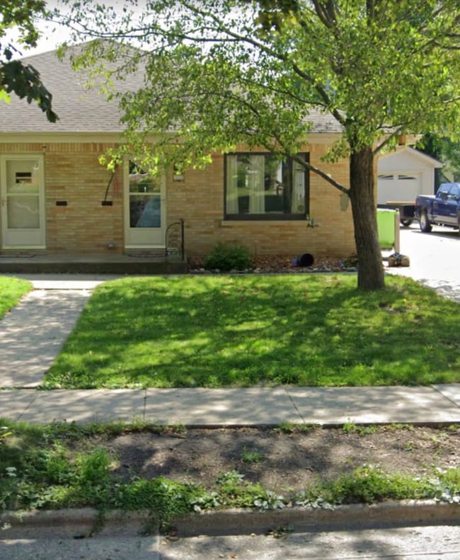 Building Photo - 717 Beaver St