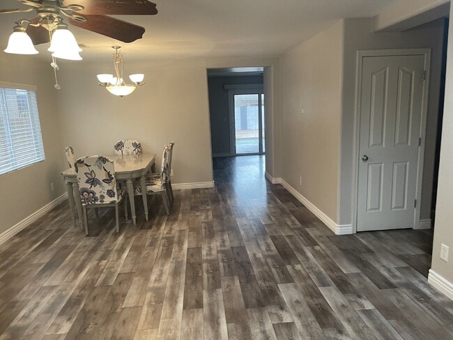 Building Photo - 11593 W Palo Verde Ave