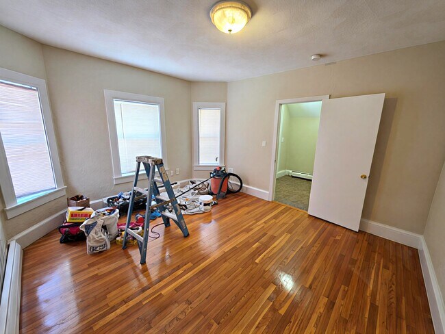 Building Photo - 49 Hillside Ave