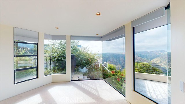 Building Photo - 1505 Skyline Dr