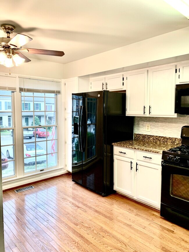 Foto del edificio - 4223 Devonwood Way