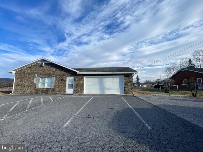 Building Photo - 4124 Lincoln Way E