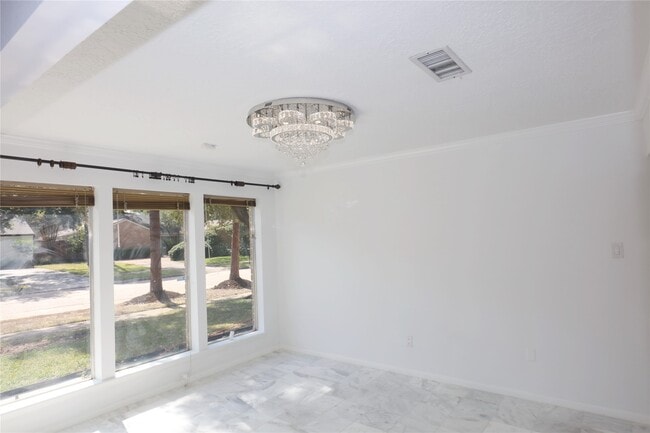 Building Photo - 2210 Shadowbriar Dr