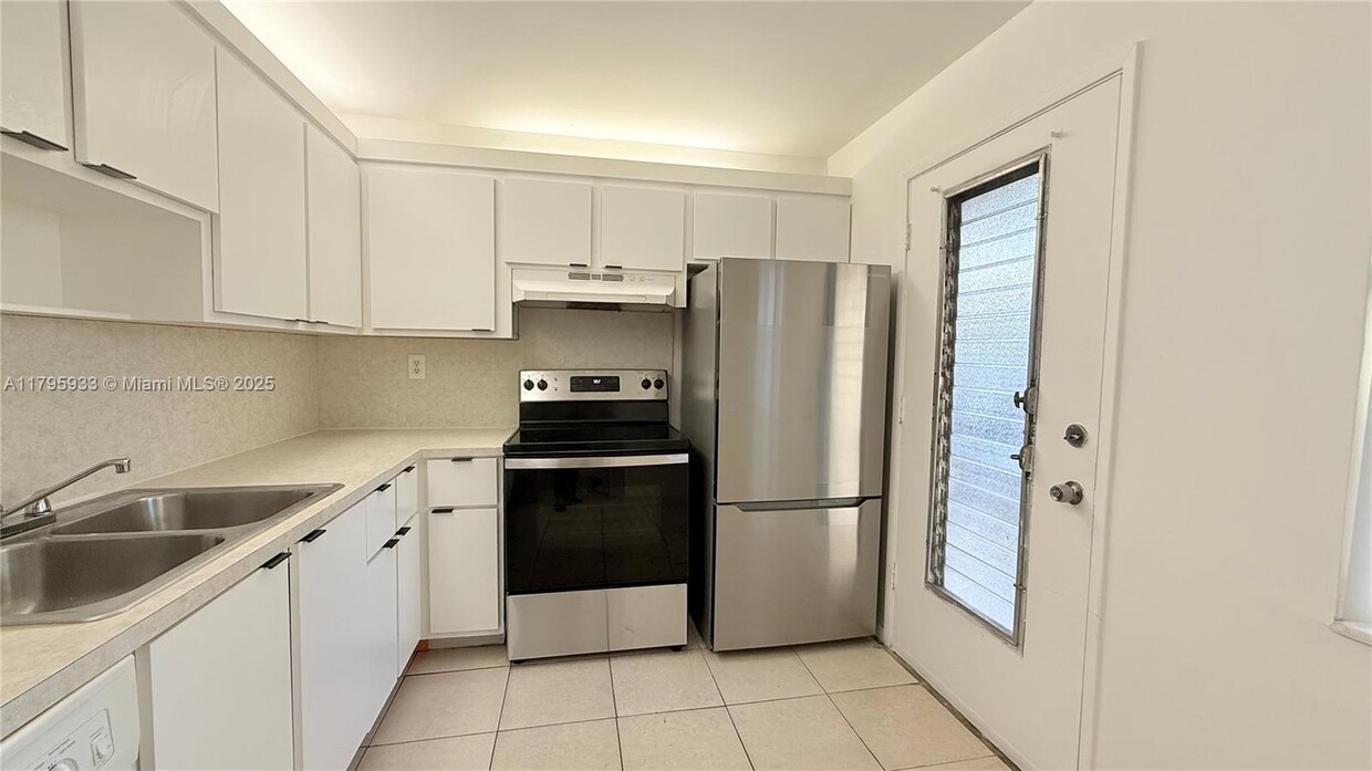 Foto principal - 1302 NE 191st St