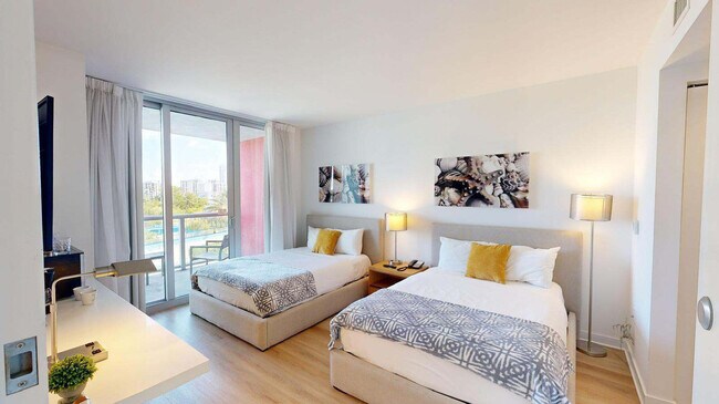 Building Photo - 2602 E Hallandale Beach Blvd