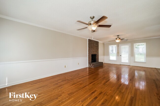 Foto del edificio - 3125 Glenshire Dr