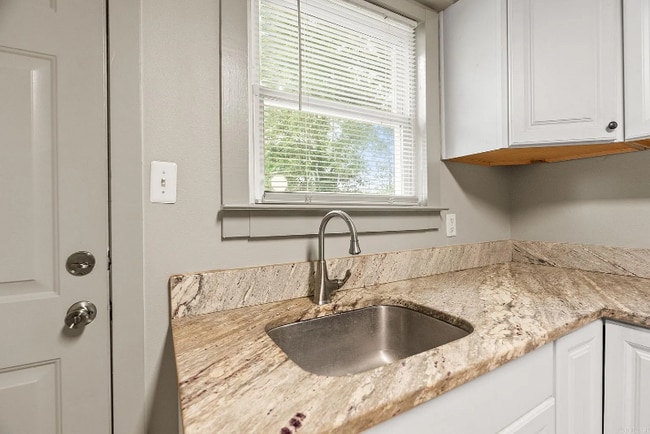 Building Photo - 1724 W 19th St