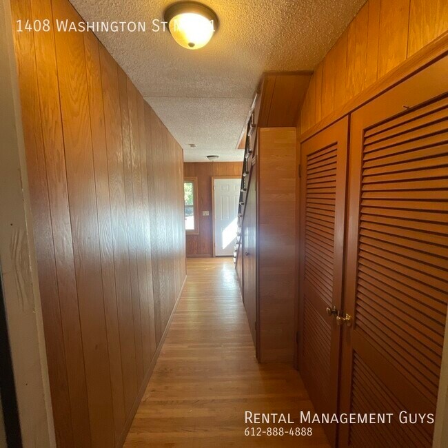 Foto del edificio - Very Nice 2 Bedroom! Garage and Laundry In...