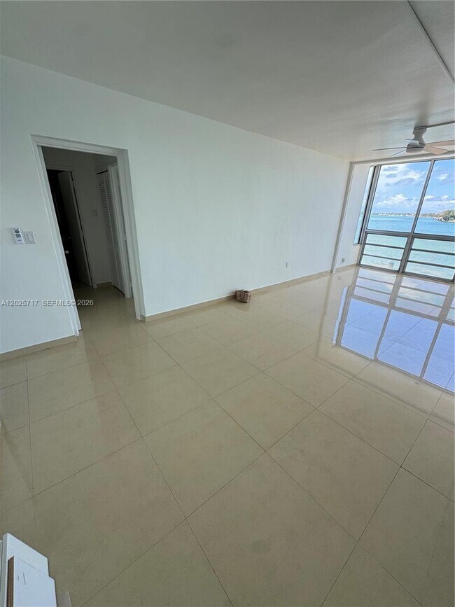 Foto del edificio - 10281 E Bay Harbor Dr
