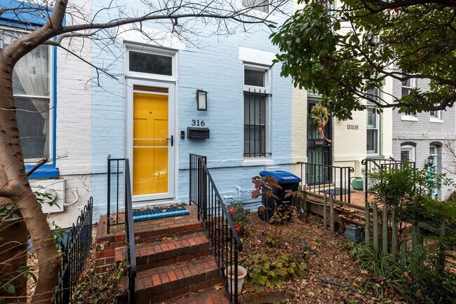 Building Photo - 316 G St SE