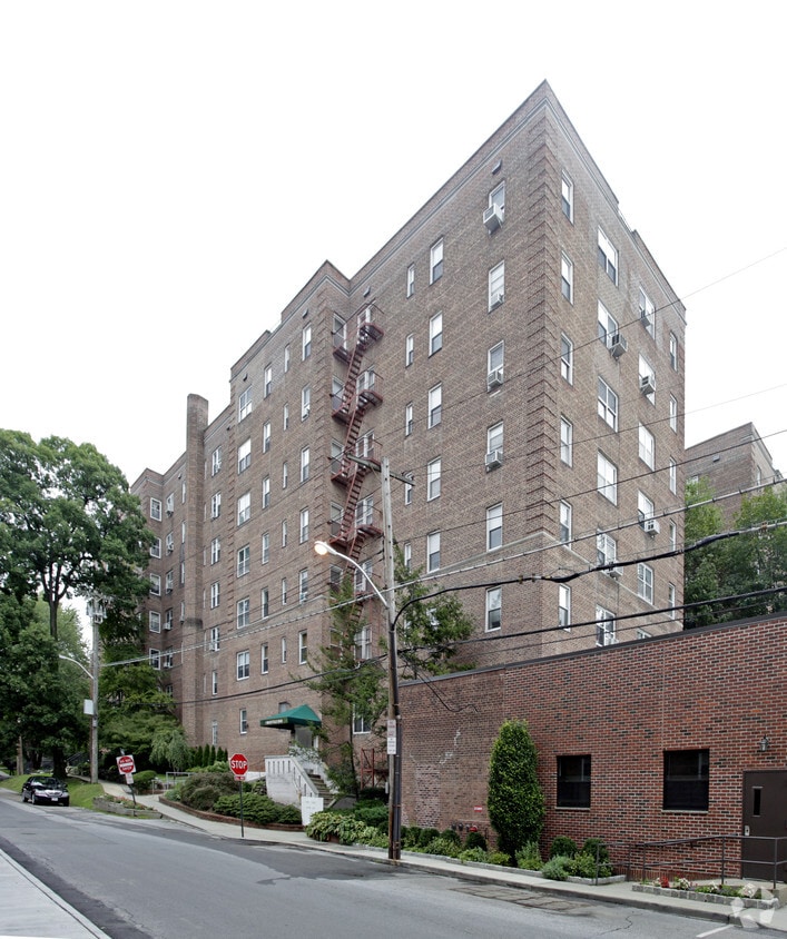 Court Apartments in Bronxville, NY