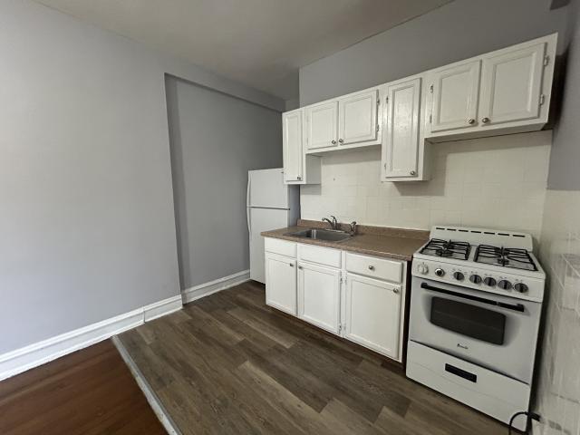 Foto principal - 1 bedroom in Chicago IL 60626