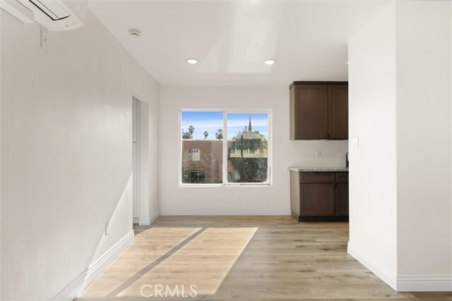 Foto principal - 19237 Bryant St