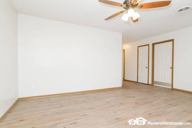 Building Photo - 2 Bed 1 Bath Side by Side Duplex For Rent!...