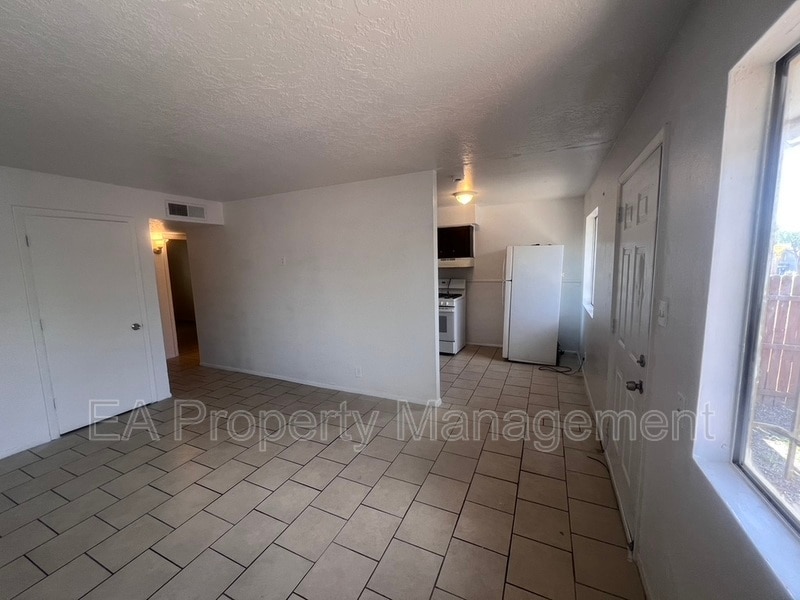 Foto principal - 8200 Copper Ave NE