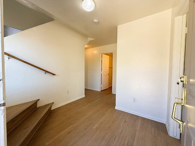 Foto del edificio - For Rent: Spacious 3 Bed, 2.5 Bath Home with Den & Bonus Room!