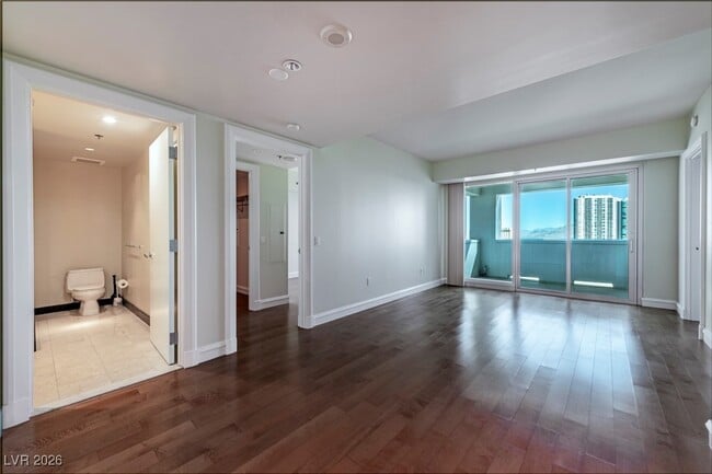 Building Photo - 2700 S Las Vegas Blvd