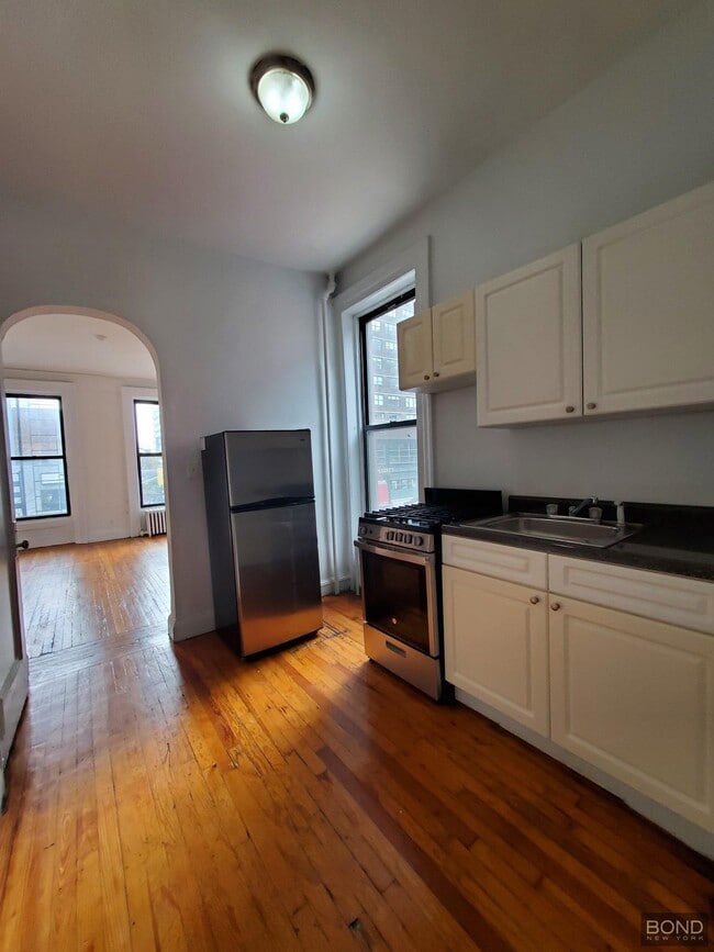 Building Photo - 171 E 88th St
