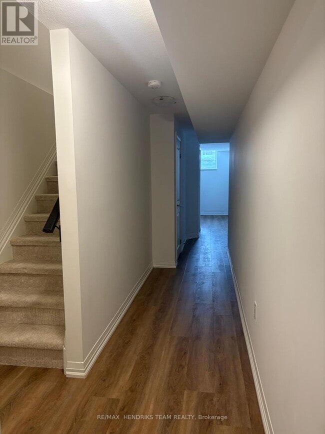 Building Photo - 146 Bur Oak Dr