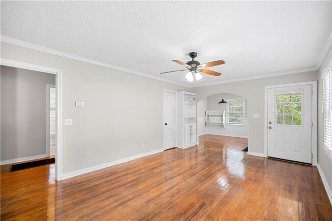 Foto del edificio - 2047 Benson Ave SE