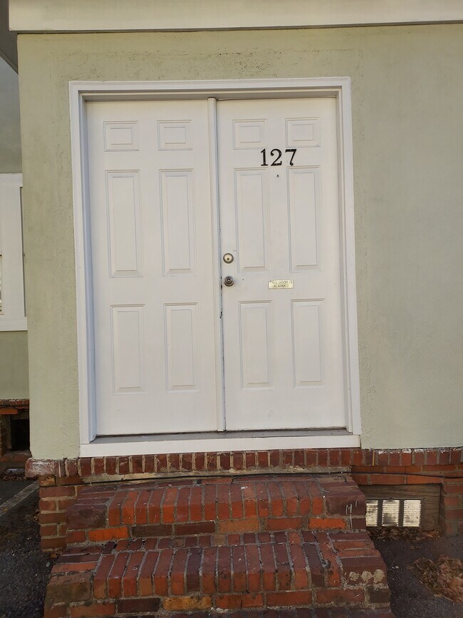 Building Photo - 127 Sharpe St