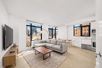 Building Photo - 49 E 34th St