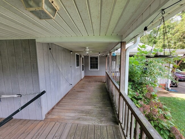 Building Photo - 1304 Gracewood Dr