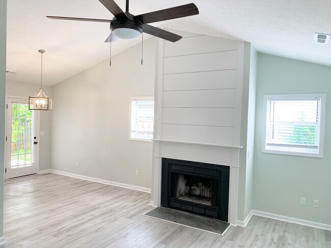 Building Photo - 3809 Fawn Creek Dr