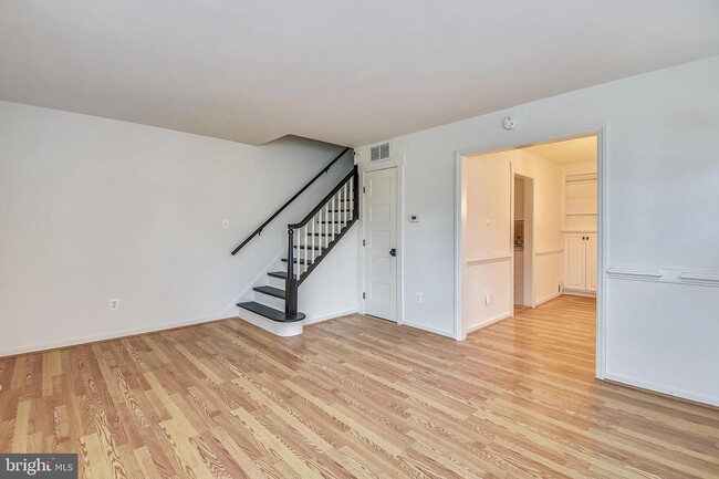 Building Photo - 6948 Westhampton Dr