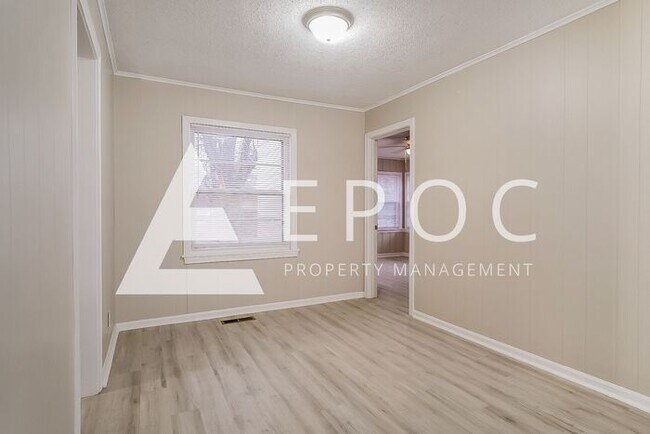 Building Photo - Charming Tulsa 3 Bedroom, 1 Bathroom- Avai...